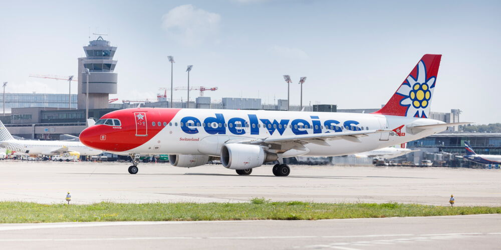 Edelweiss Airbus A320.jpg