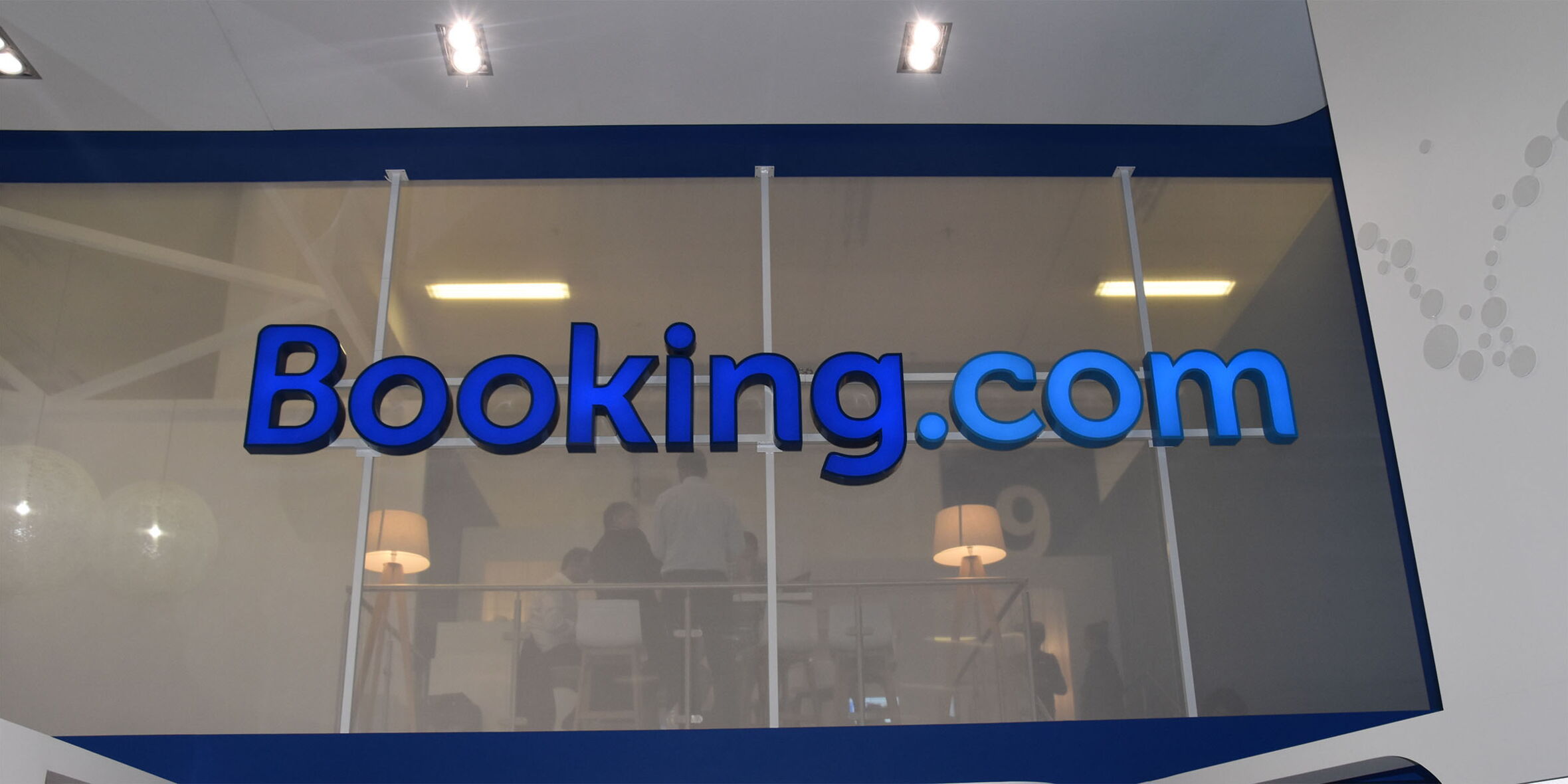 bietet neu auch Flüge, Mietwagen und Restaurants an travelnews.ch